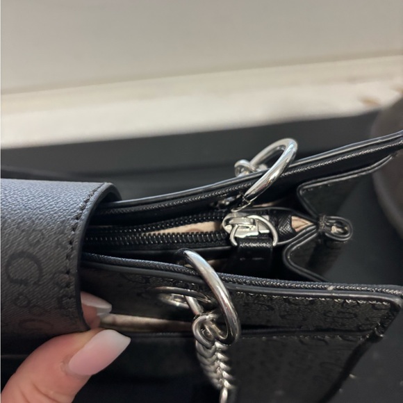 Guess Bag - Picture 5 of 5